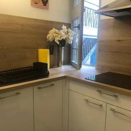 Carre Or Au Pied De La Cathedrale *